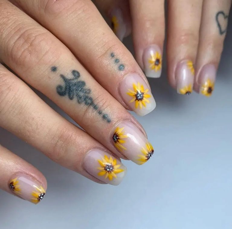 Sunflower on Matte Nails